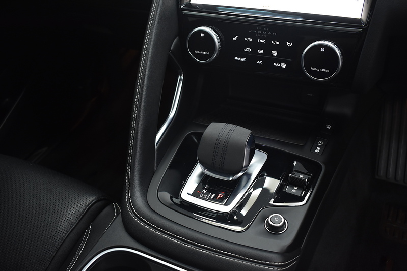 Jaguar E-PACE P200 MHEV R-Dynamic S - U6346