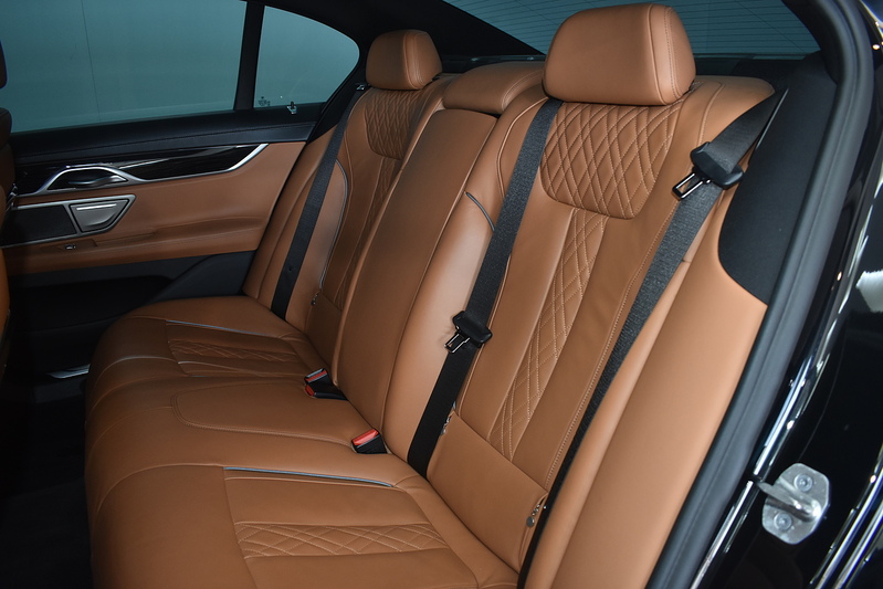BMW 7 Series 730d MHT M Sport - U6351