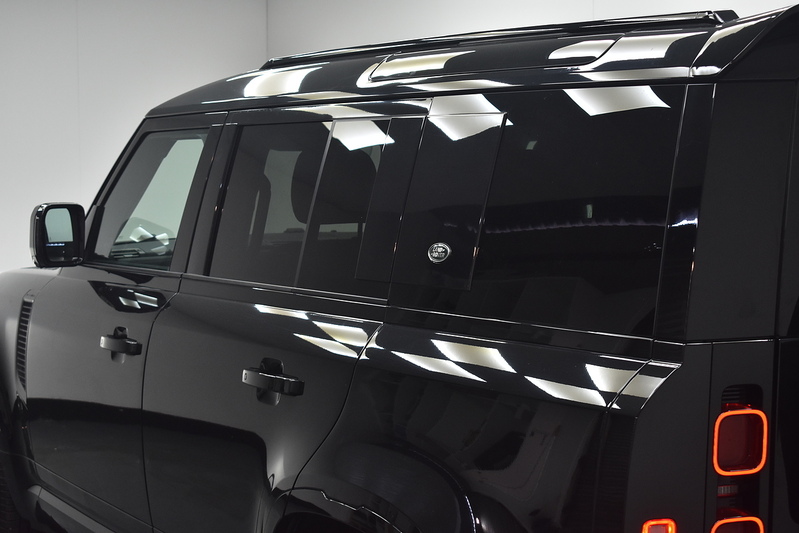 Land Rover Defender 110 D250 MHEV X-Dynamic S - U6365