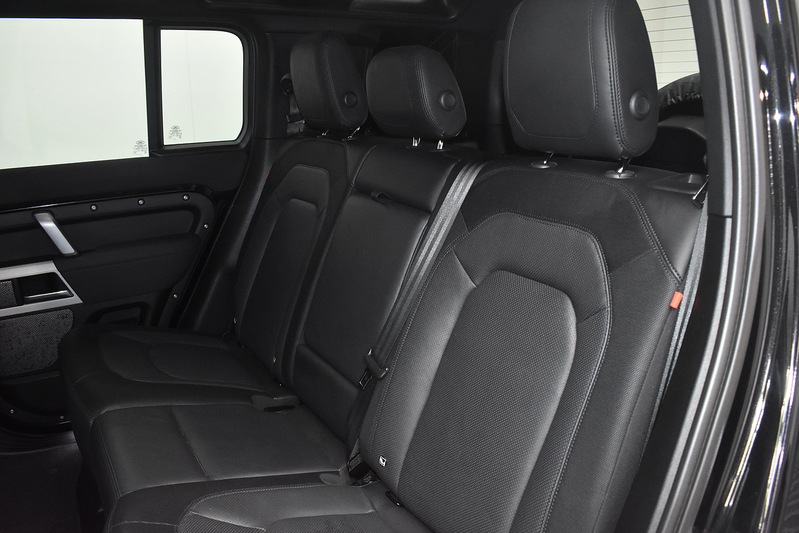 Land Rover Defender 110 D250 MHEV X-Dynamic S - U6365