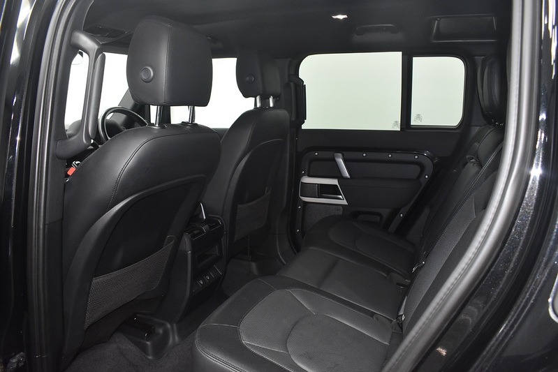 Land Rover Defender 110 D250 MHEV X-Dynamic S - U6365