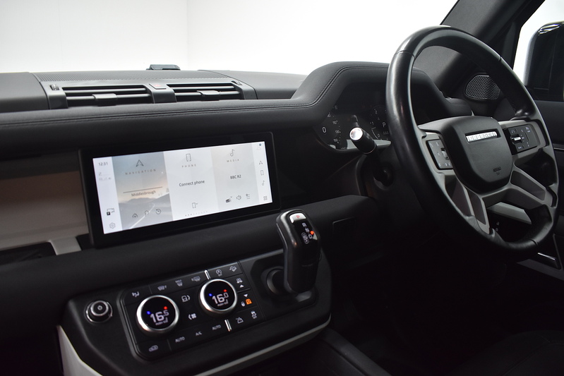 Land Rover Defender 110 D250 MHEV X-Dynamic S - U6365