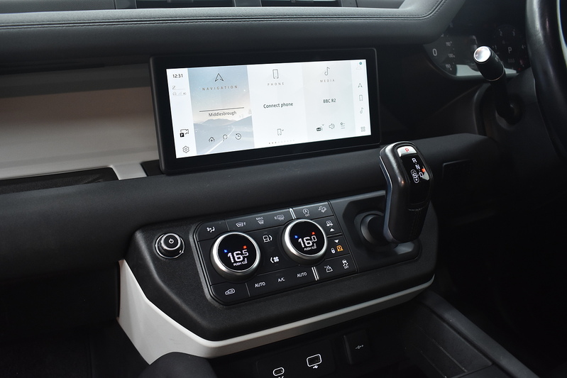 Land Rover Defender 110 D250 MHEV X-Dynamic S - U6365