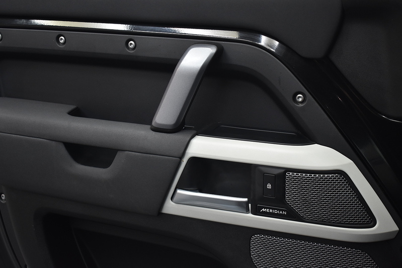 Land Rover Defender 110 D250 MHEV X-Dynamic S - U6365