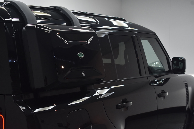 Land Rover Defender 110 D250 MHEV X-Dynamic S - U6365