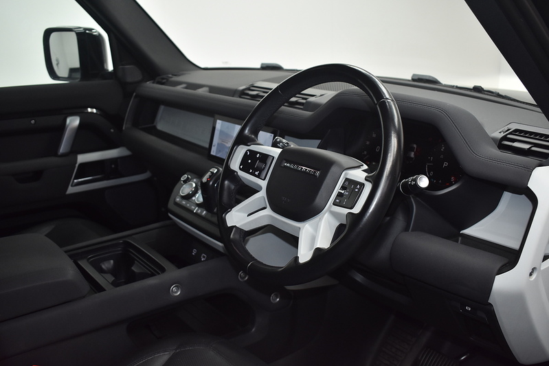 Land Rover Defender 110 D250 MHEV X-Dynamic S - U6365