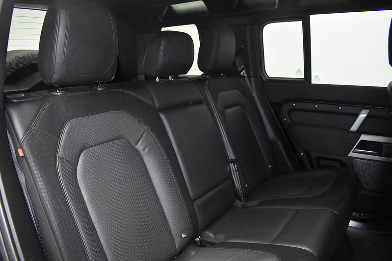 Land Rover Defender 110 D250 MHEV X-Dynamic S - U6365