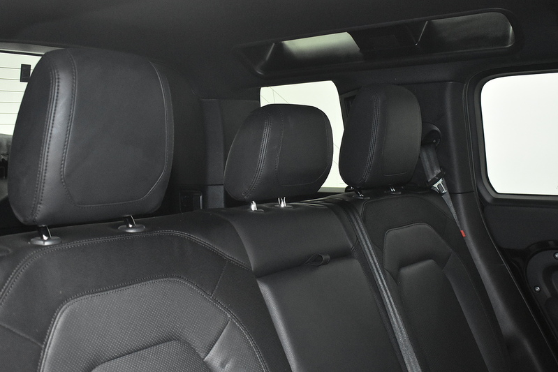 Land Rover Defender 110 D250 MHEV X-Dynamic S - U6365