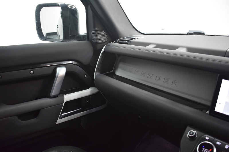 Land Rover Defender 110 D250 MHEV X-Dynamic S - U6365