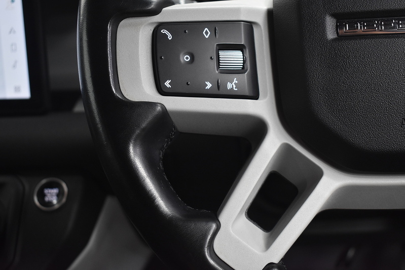 Land Rover Defender 110 D250 MHEV X-Dynamic S - U6365