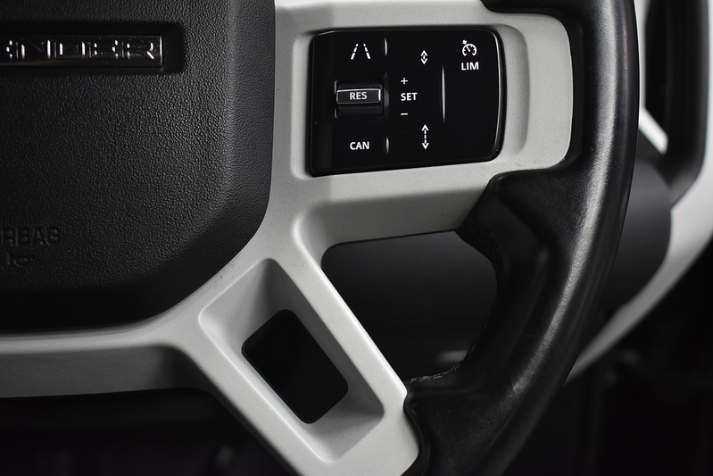 Land Rover Defender 110 D250 MHEV X-Dynamic S - U6365
