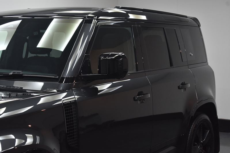 Land Rover Defender 110 D300 MHEV X-Dynamic HSE - U6368