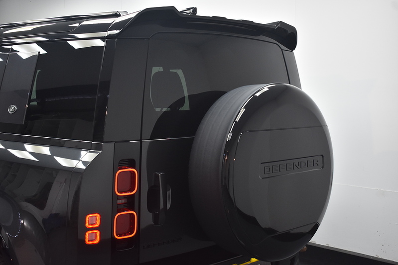 Land Rover Defender 110 D300 MHEV X-Dynamic HSE - U6368