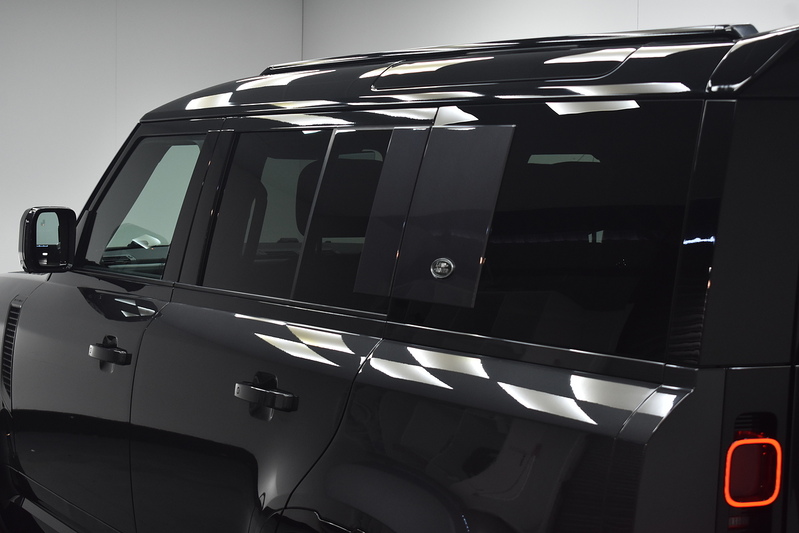 Land Rover Defender 110 D300 MHEV X-Dynamic HSE - U6368