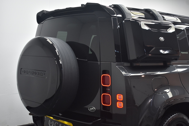 Land Rover Defender 110 D300 MHEV X-Dynamic HSE - U6368
