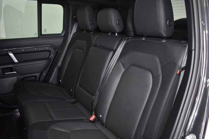Land Rover Defender 110 D300 MHEV X-Dynamic HSE - U6368