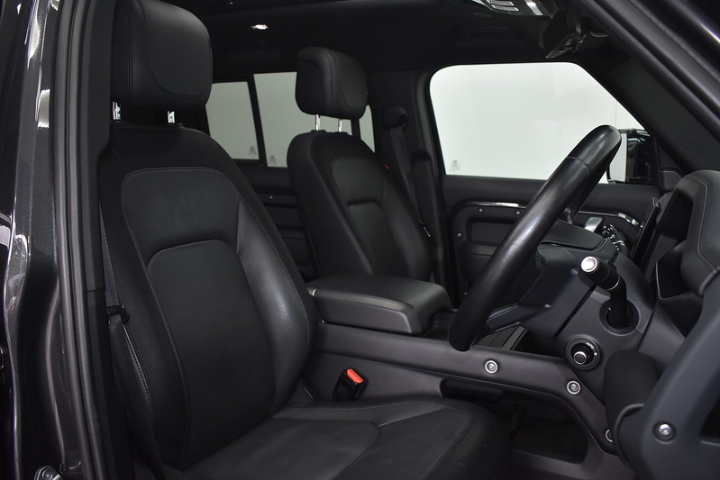 Land Rover Defender 110 D300 MHEV X-Dynamic HSE - U6368