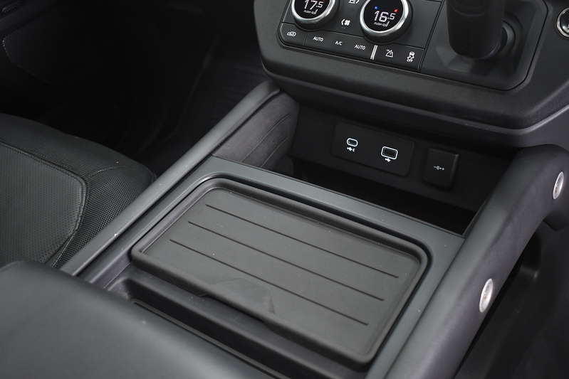 Land Rover Defender 110 D300 MHEV X-Dynamic HSE - U6368