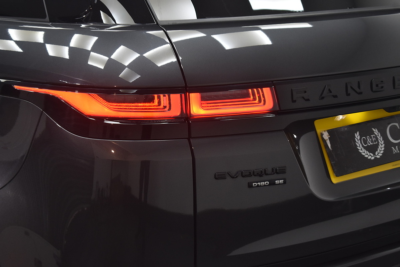 Land Rover Range Rover Evoque D180 R-Dynamic SE - U6370