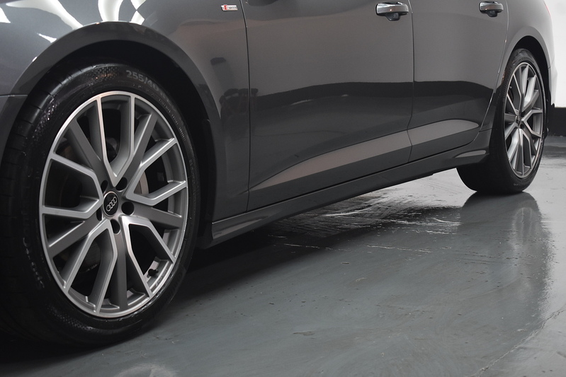 Audi A6 Avant TFSI Black Edition - U6377
