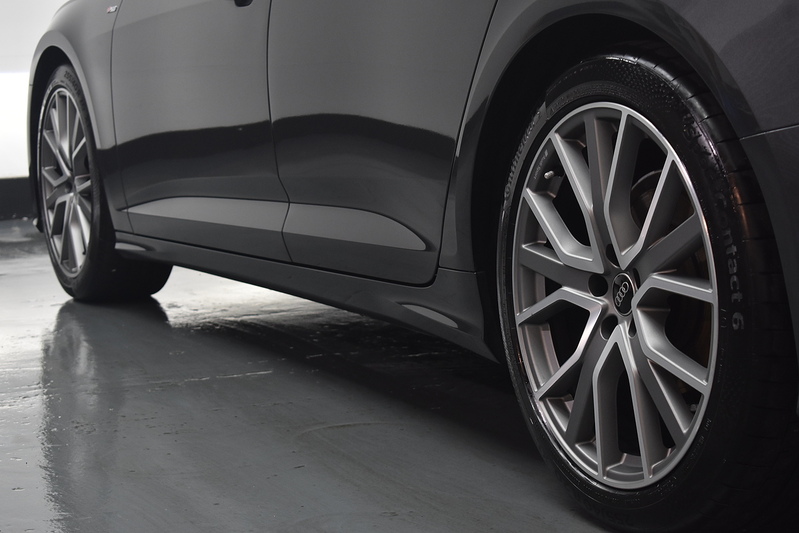 Audi A6 Avant TFSI Black Edition - U6377