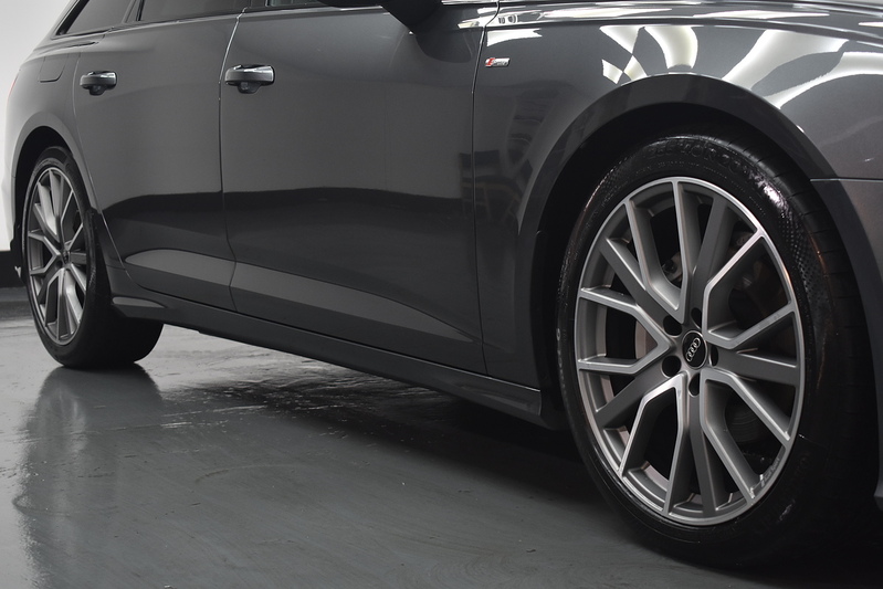 Audi A6 Avant TFSI Black Edition - U6377