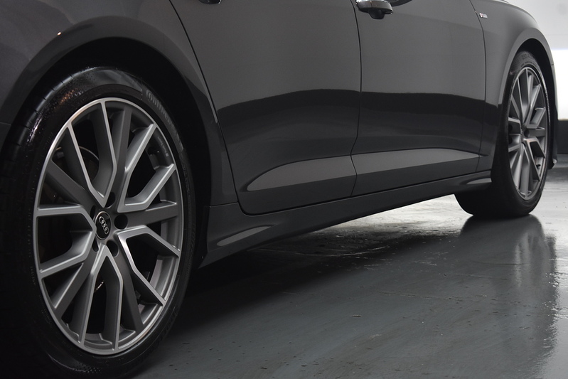 Audi A6 Avant TFSI Black Edition - U6377