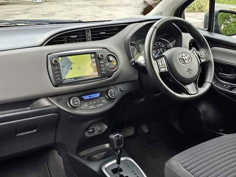 1.5 VVT-h Icon Tech Hatchback 5dr Petrol Hybrid E-CVT Euro 6 (s/s) (100 ps)