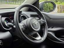 Toyota Yaris VVT-h Design - U53811