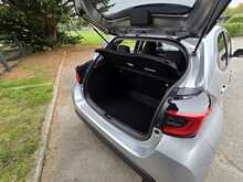 Toyota Yaris VVT-h Design - U53811