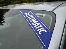 Toyota Yaris VVT-h Design - U53811