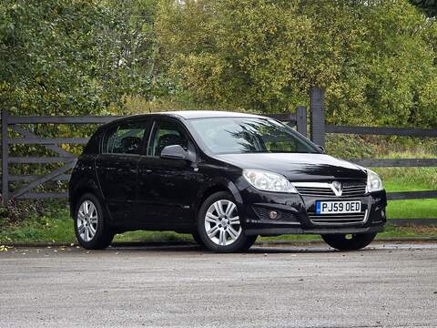 1.6i 16v Design Hatchback 5dr Petrol Manual (155 g/km, 113 bhp)