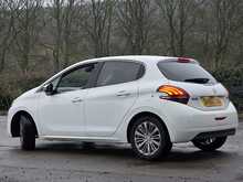 Peugeot 208 PureTech Allure - U53922