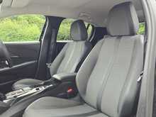 Peugeot 208 PureTech Allure Premium + - U54109