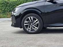 Peugeot 208 PureTech Allure Premium + - U54109