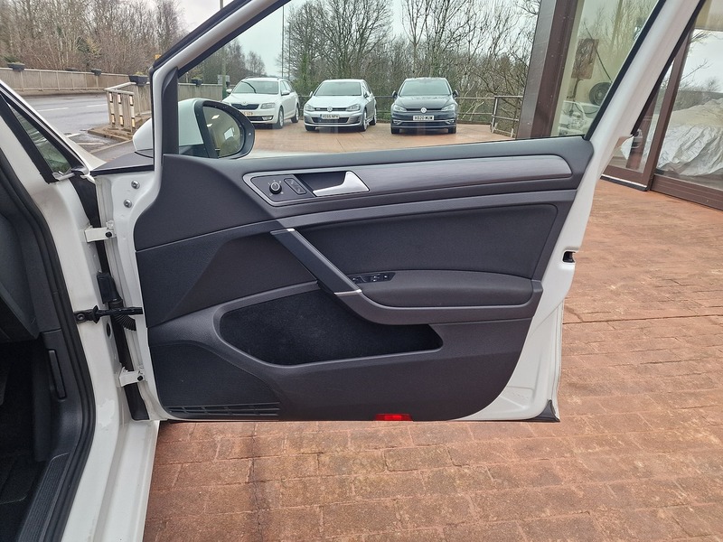 Volkswagen 1.6 TDI SE Estate 5dr Diesel DSG Euro 6 (s/s) (115 ps)