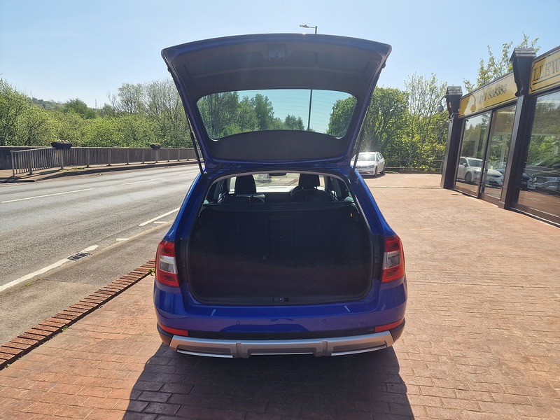 Skoda 2.0 TDI Scout Estate 5dr Diesel DSG 4WD Euro 6 (s/s) (150 ps)