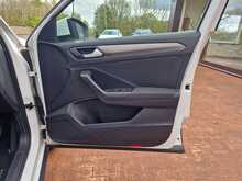 Volkswagen T-Roc TDI SE 