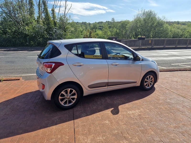 Hyundai 1.2 Premium Hatchback 5dr Petrol Manual Euro 5 (87 ps)
