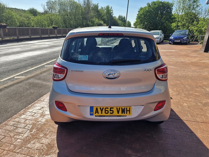 Hyundai 1.2 Premium Hatchback 5dr Petrol Manual Euro 5 (87 ps)