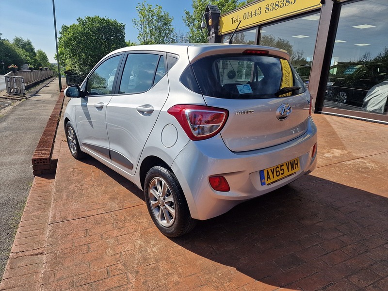 Hyundai 1.2 Premium Hatchback 5dr Petrol Manual Euro 5 (87 ps)