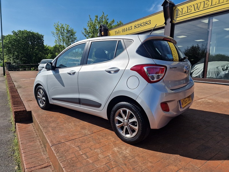 Hyundai 1.2 Premium Hatchback 5dr Petrol Manual Euro 5 (87 ps)