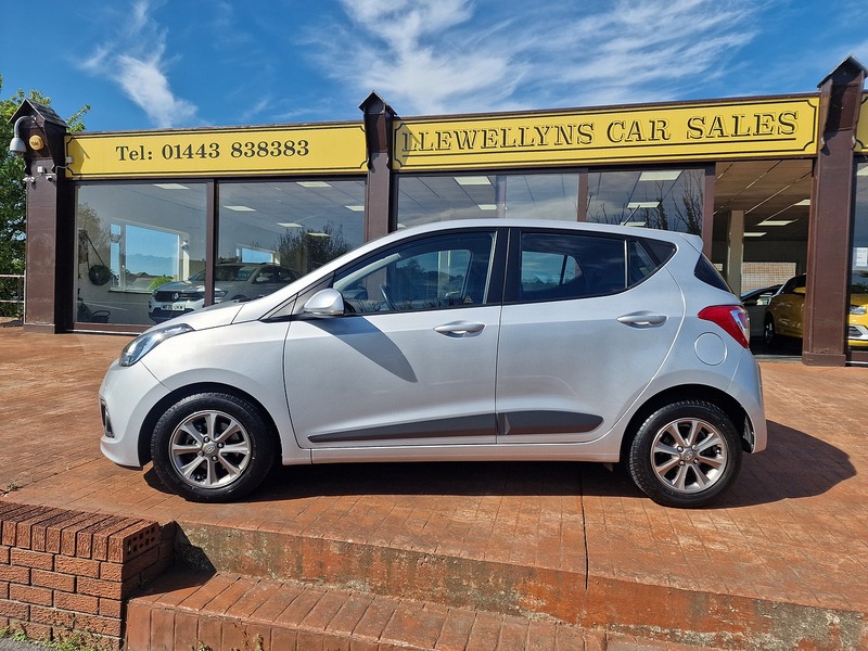 Hyundai 1.2 Premium Hatchback 5dr Petrol Manual Euro 5 (87 ps)