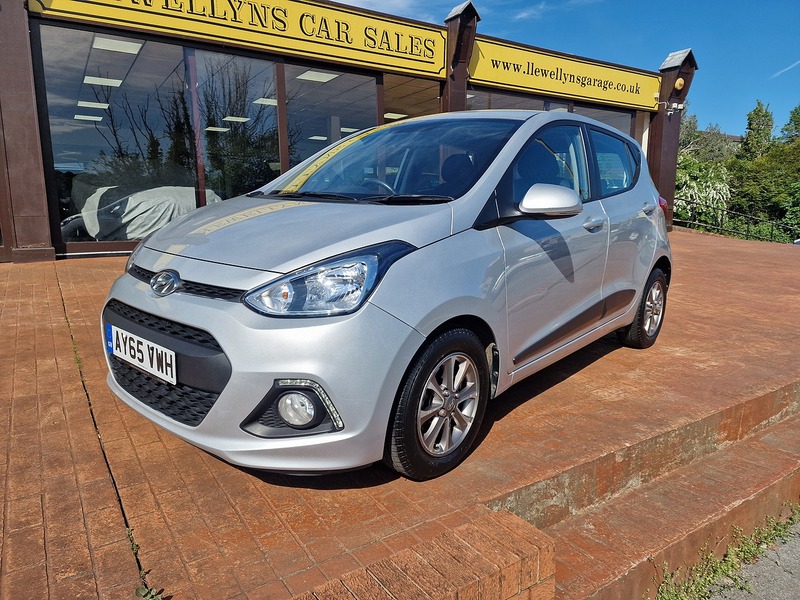 Hyundai 1.2 Premium Hatchback 5dr Petrol Manual Euro 5 (87 ps)