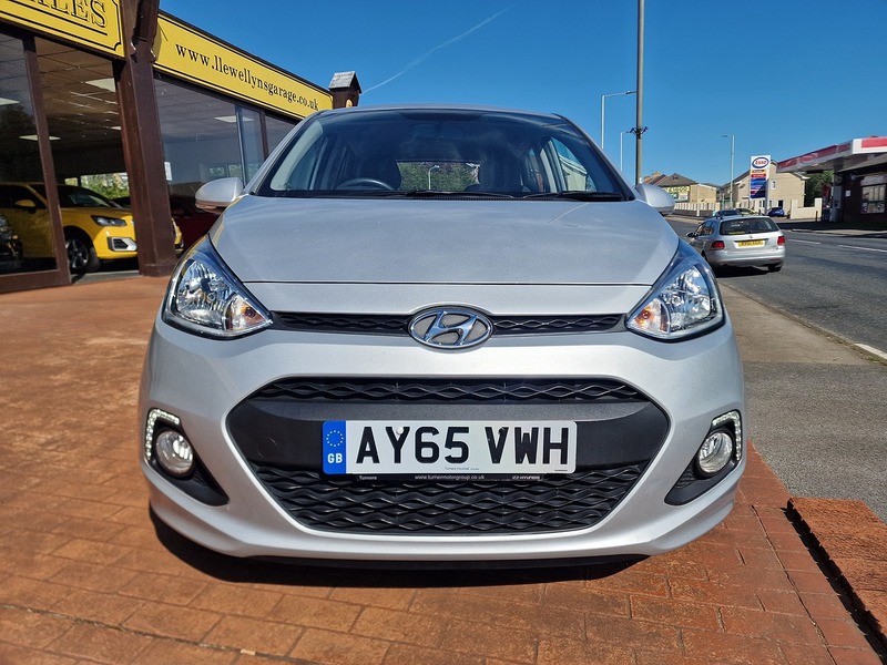 Hyundai 1.2 Premium Hatchback 5dr Petrol Manual Euro 5 (87 ps)