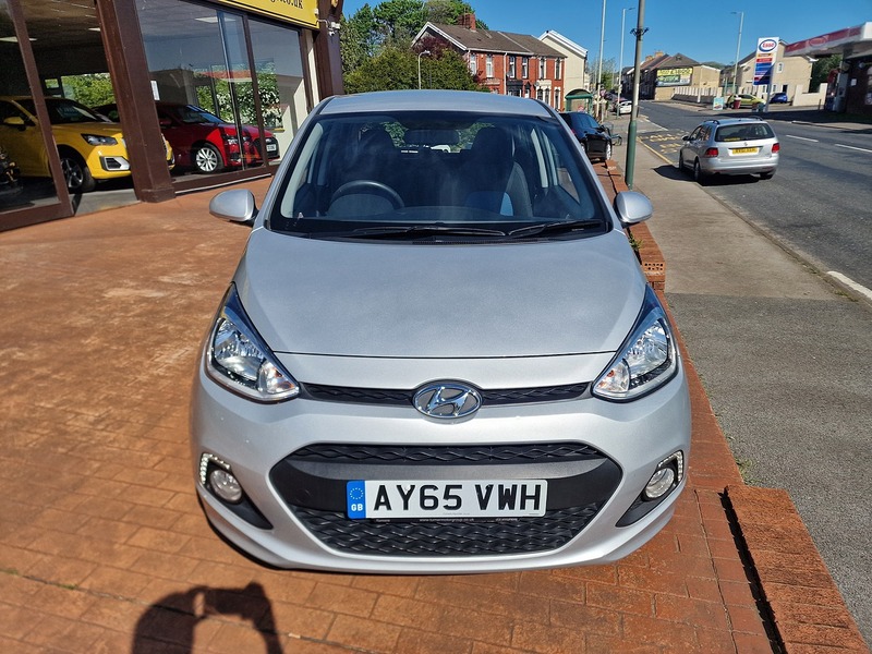 Hyundai 1.2 Premium Hatchback 5dr Petrol Manual Euro 5 (87 ps)