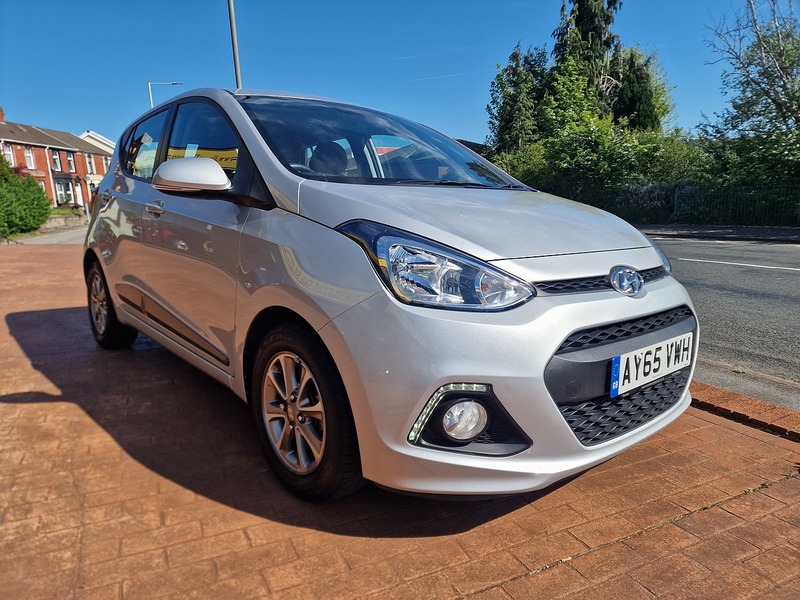 Hyundai 1.2 Premium Hatchback 5dr Petrol Manual Euro 5 (87 ps)