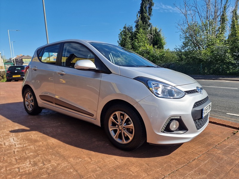 Hyundai 1.2 Premium Hatchback 5dr Petrol Manual Euro 5 (87 ps)