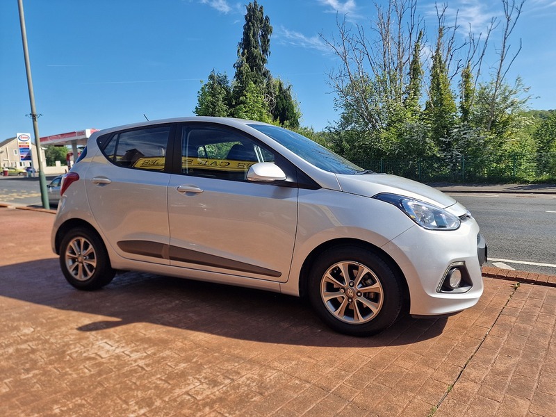 Hyundai 1.2 Premium Hatchback 5dr Petrol Manual Euro 5 (87 ps)