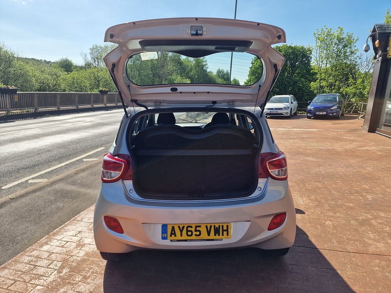 Hyundai 1.2 Premium Hatchback 5dr Petrol Manual Euro 5 (87 ps)